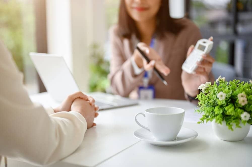 Cropped,Image,Of,Professional,Asian,Female,Banker,Or,Financial,Consultant