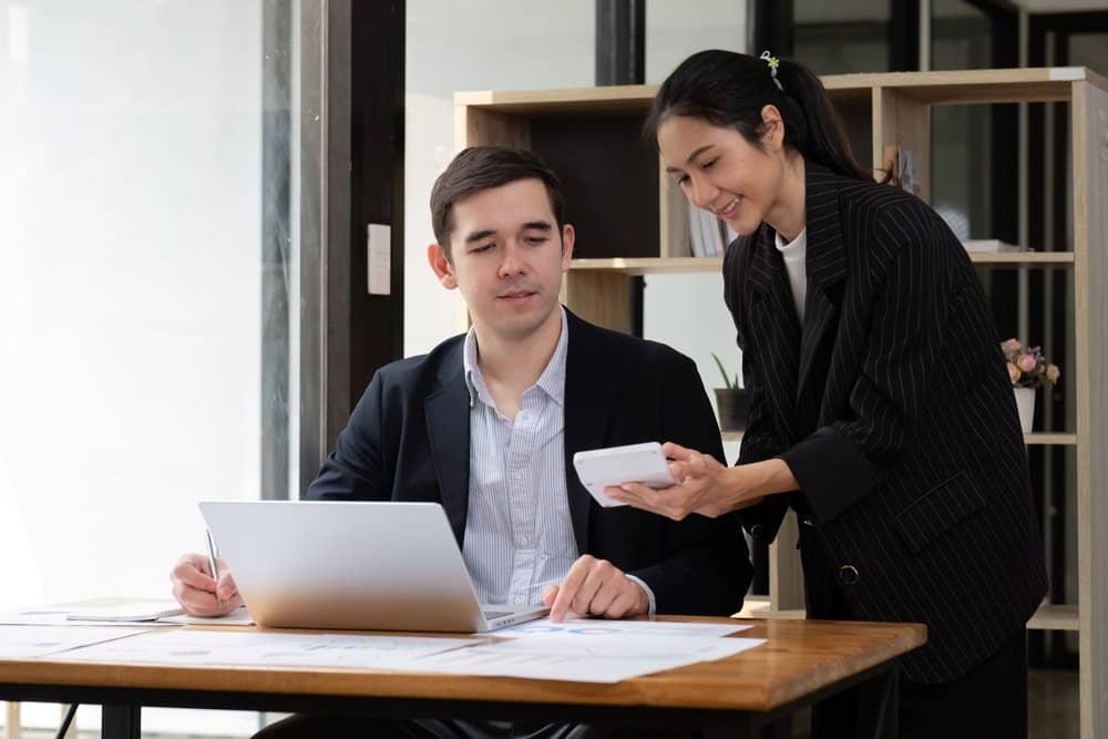 Two,Businessmen,Discussing,Project,At,The,Office,Room,Businessman,Discusses